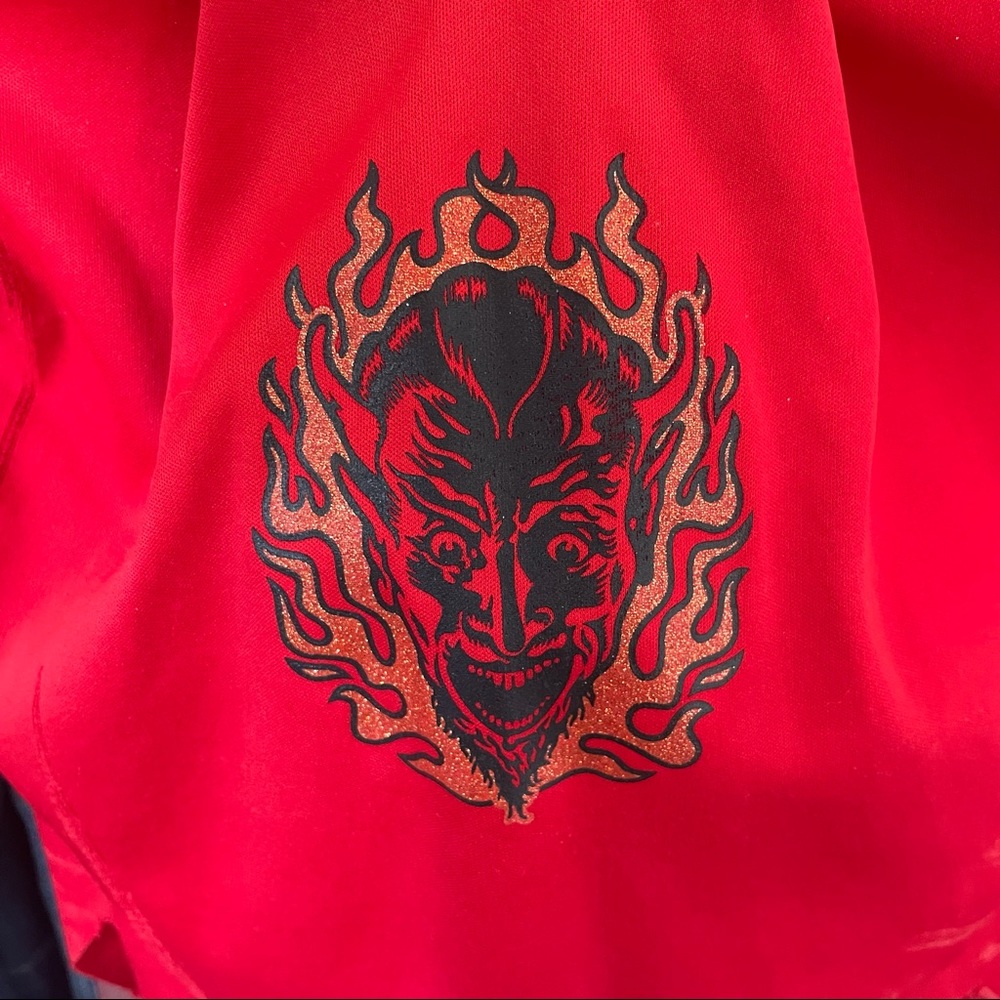 VINTAGE RED DEVIL TOP - Picture 2 of 3